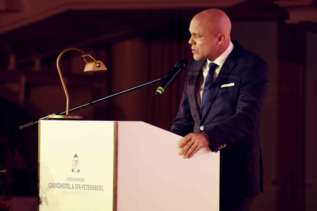 Corporate health award impression mark h.